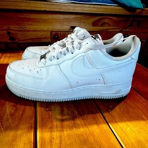 Nike Women’s Air Force 1 White size 8.5 tennis shoes.
